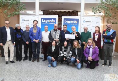 <strong>Los Centros de Mayores de Leganés entregan los 2.993 euros recaudados en Navidad al pueblo ucraniano</strong>