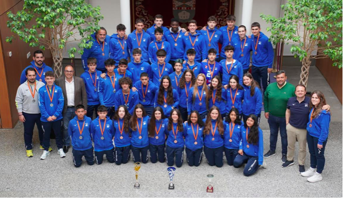 El Ayuntamiento recibe al Club Voleibol Leganés tras los éxitos de su cantera en los Campeonatos de España